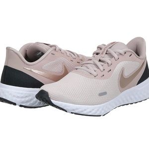 Nike Women's Revolution 5 Running Shoe